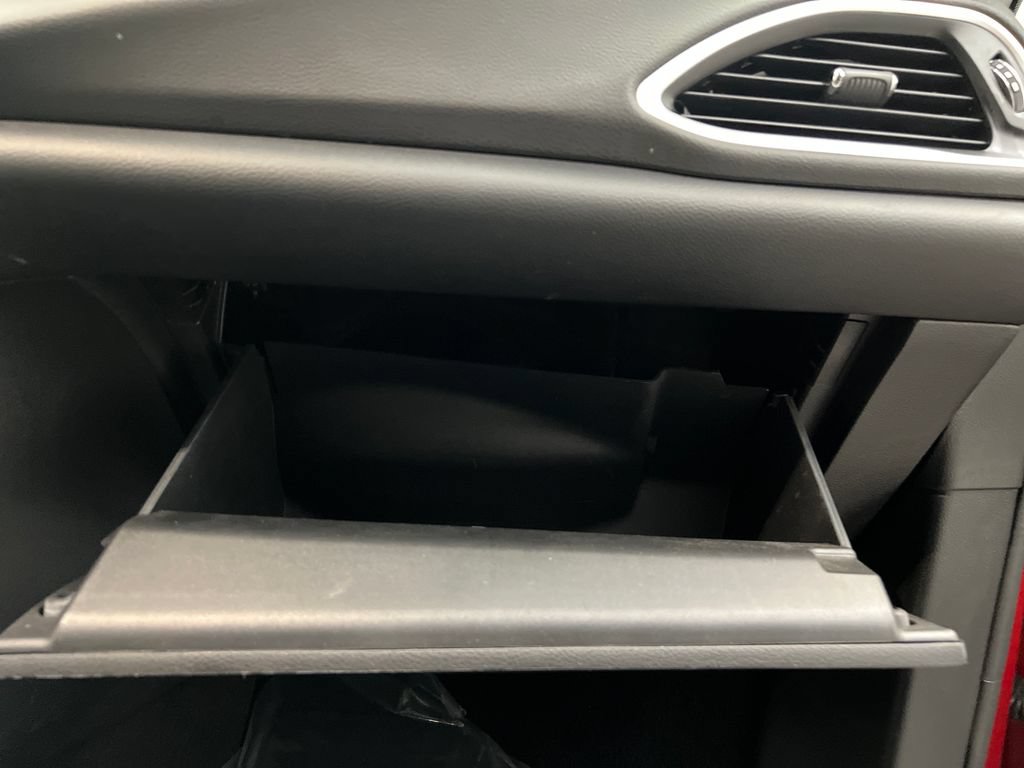 Used 2025 Chrysler Pacifica Select FWD image 41