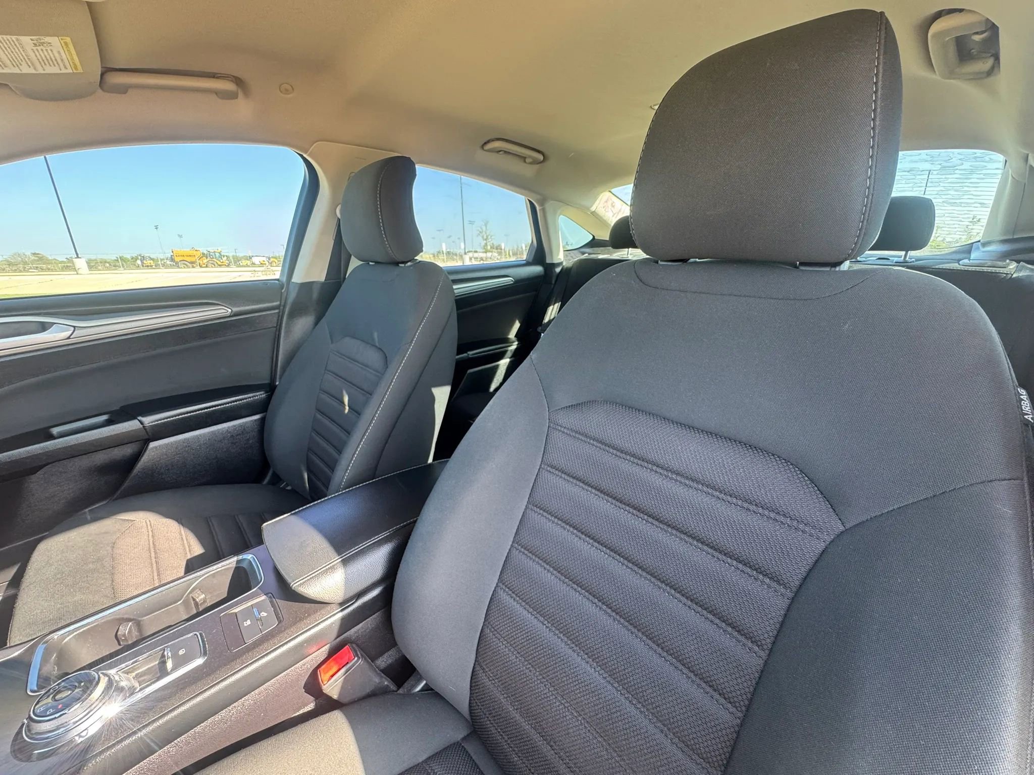 Used 2018 Ford Fusion SE image 24