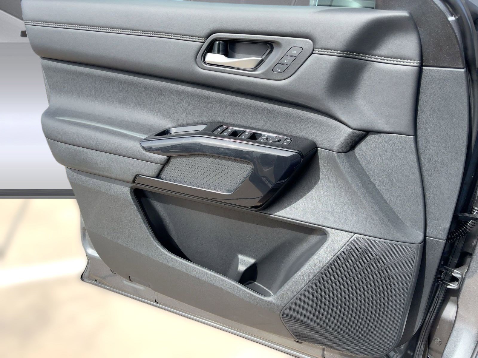 New 2026 Nissan Pathfinder Platinum image 22