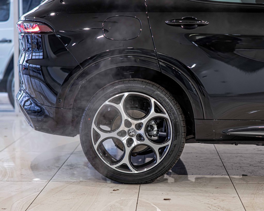 New 2025 Alfa Romeo Tonale w/ Premium Package image 11