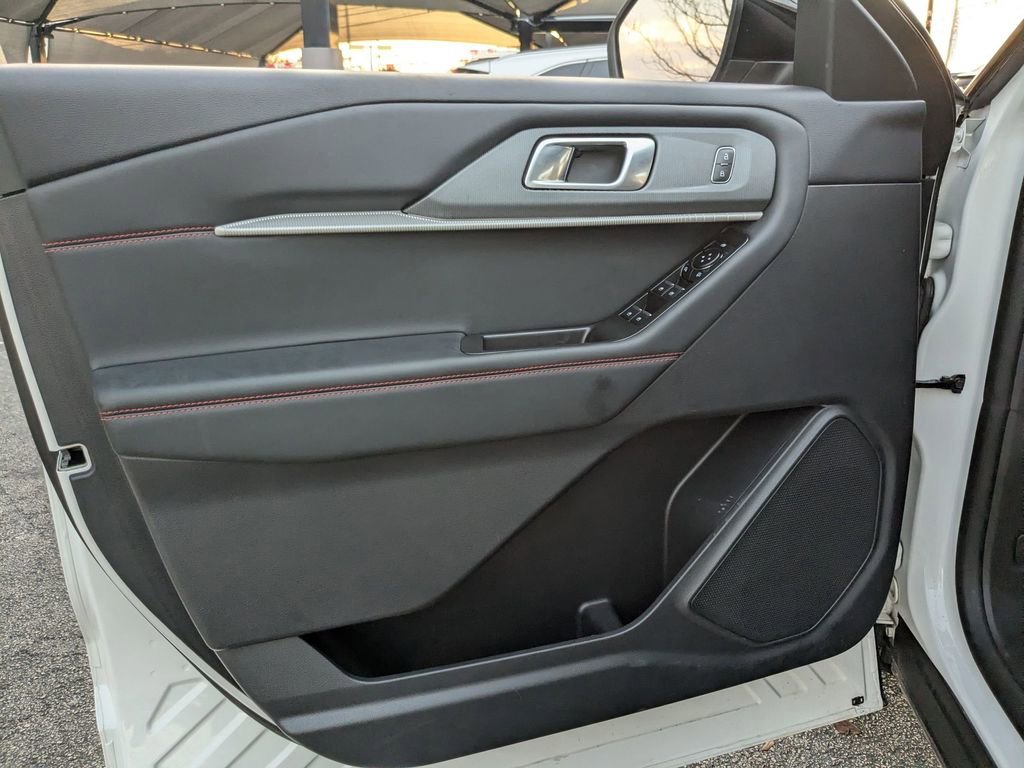 Used 2025 Ford Explorer ST-Line w/ ST-Line Street Pack image 13