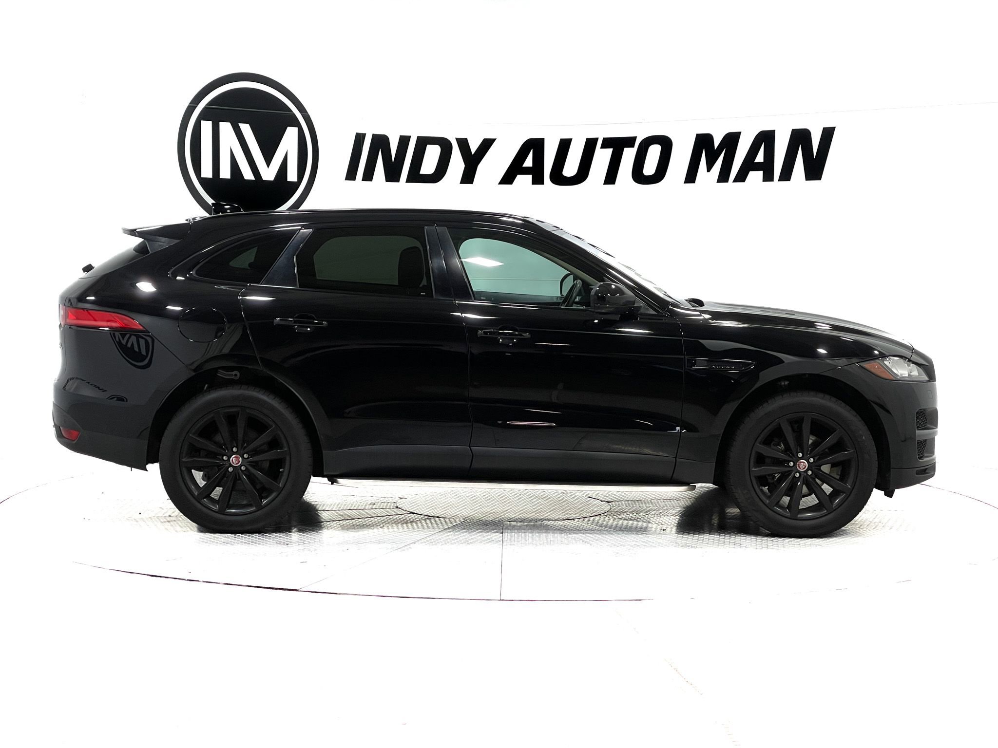 Used 2019 Jaguar F-PACE Prestige image 3