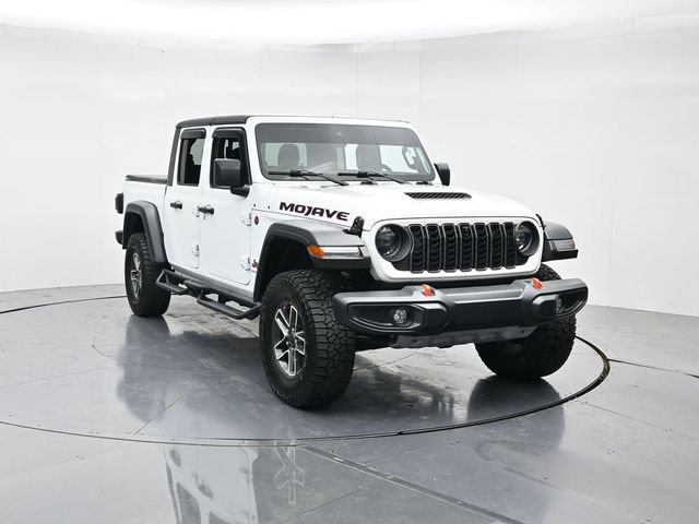 Used 2024 Jeep Gladiator Mojave w/ Technology Group AWD/4WD image 4