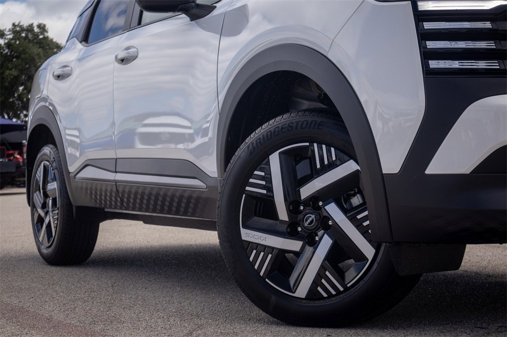 New 2026 Nissan Kicks SV image 2
