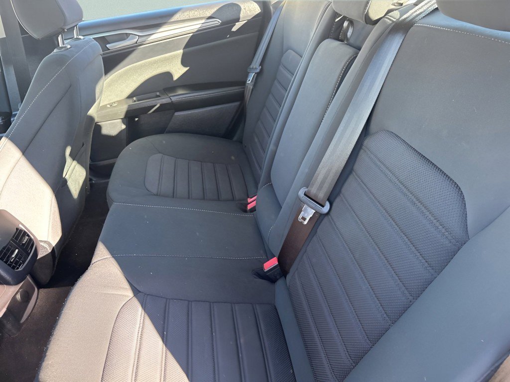 Used 2020 Ford Fusion SE image 15