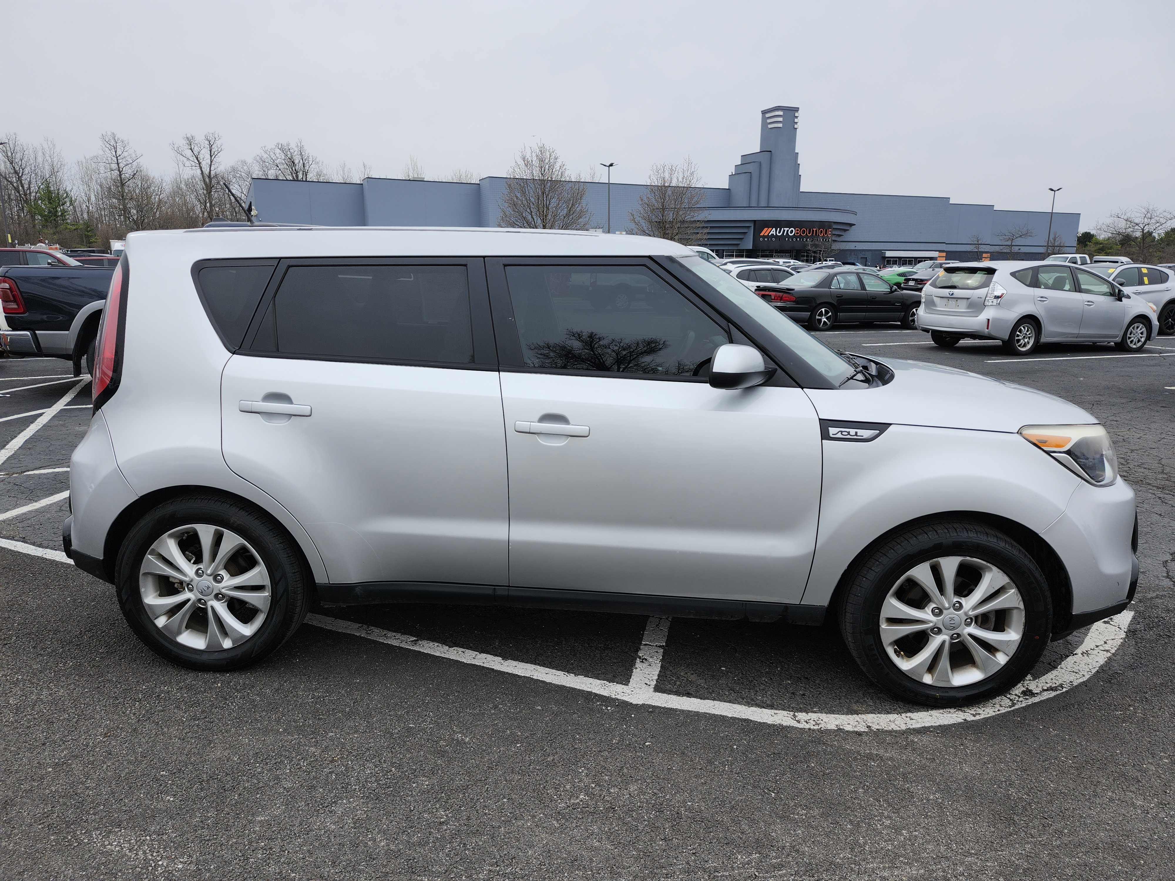 Used 2016 Kia Soul + image 15