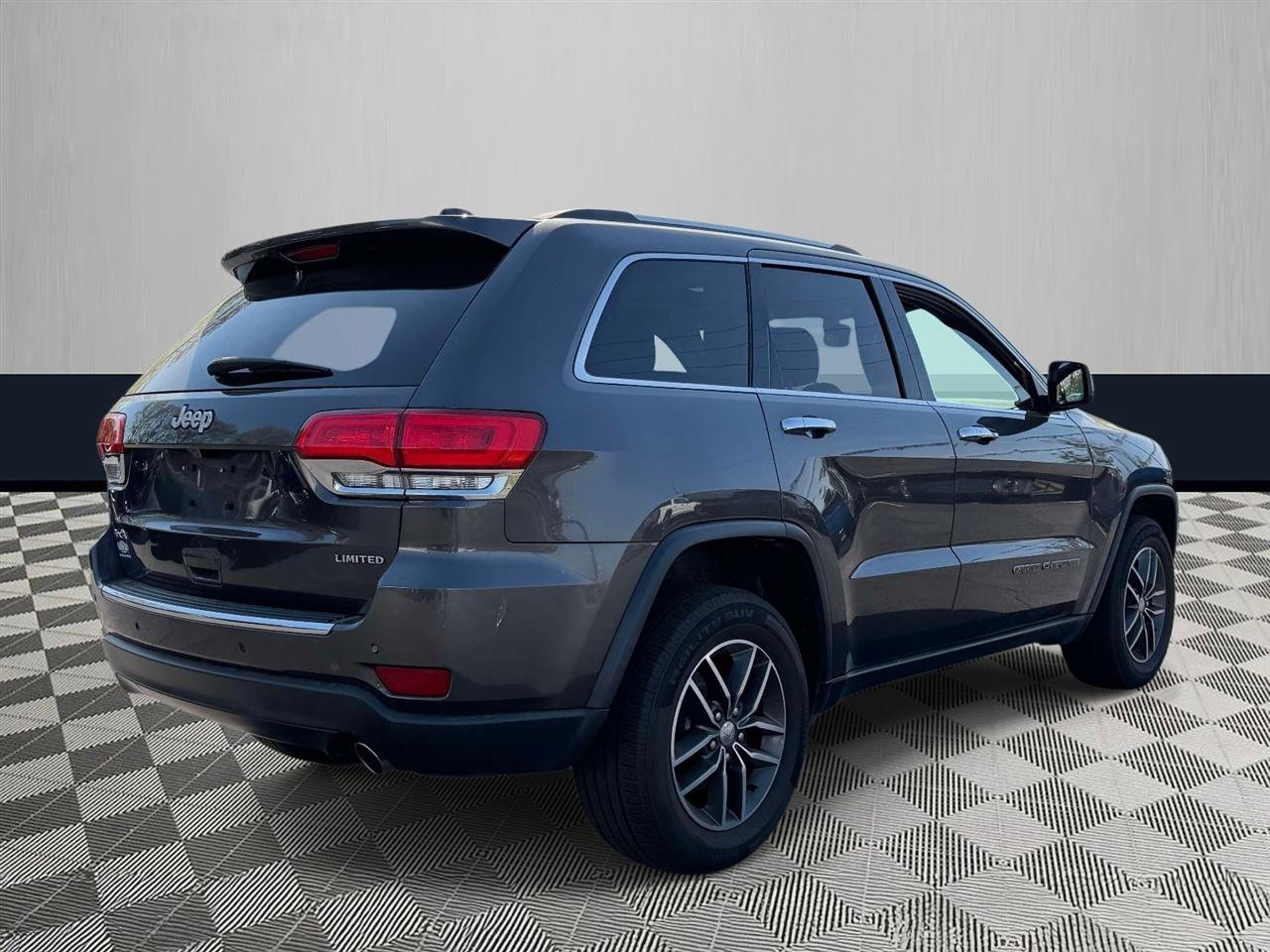 Used 2018 Jeep Grand Cherokee Limited AWD/4WD image 5