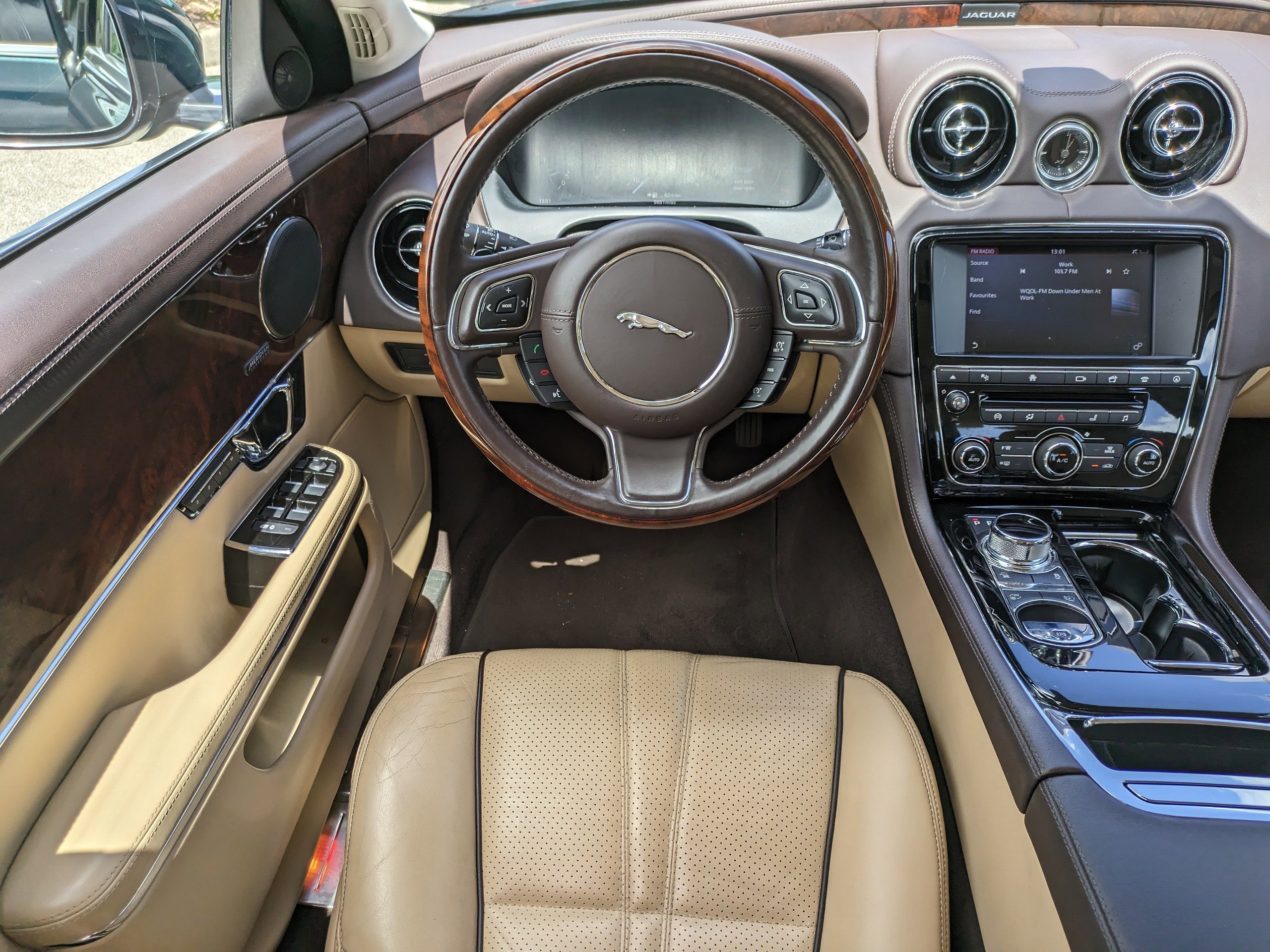 Used 2017 Jaguar XJ R-Sport image 18