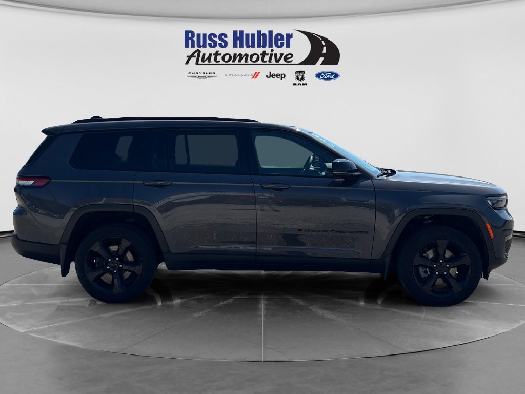 Used 2024 Jeep Grand Cherokee L Limited w/ Black Appearance Package AWD/4WD image 8