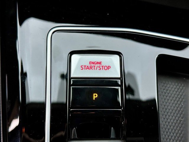 Certified 2025 Volkswagen GTI Autobahn image 31