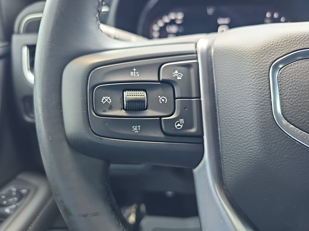Used 2023 GMC Yukon SLT w/ SLT Luxury Package RWD image 17