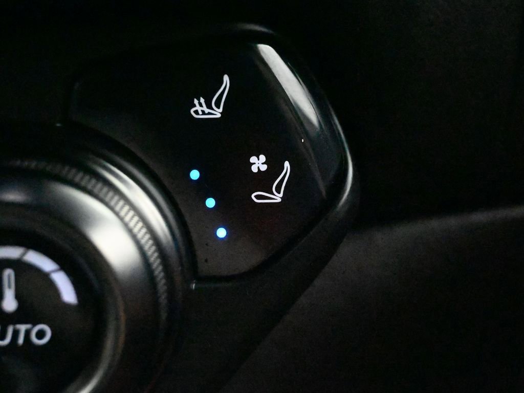 Used 2019 Aston Martin V8 Vantage Coupe image 21