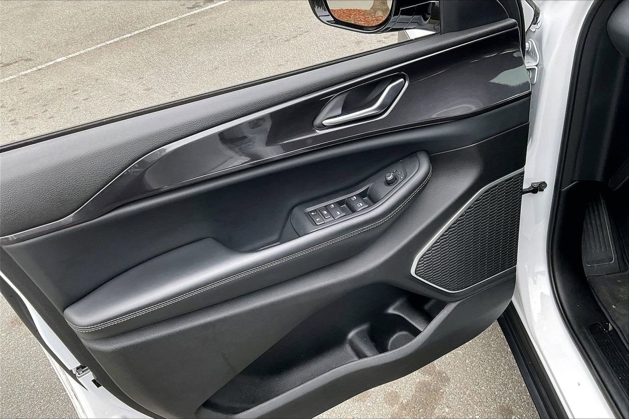 Certified 2022 Jeep Grand Cherokee L Laredo image 27