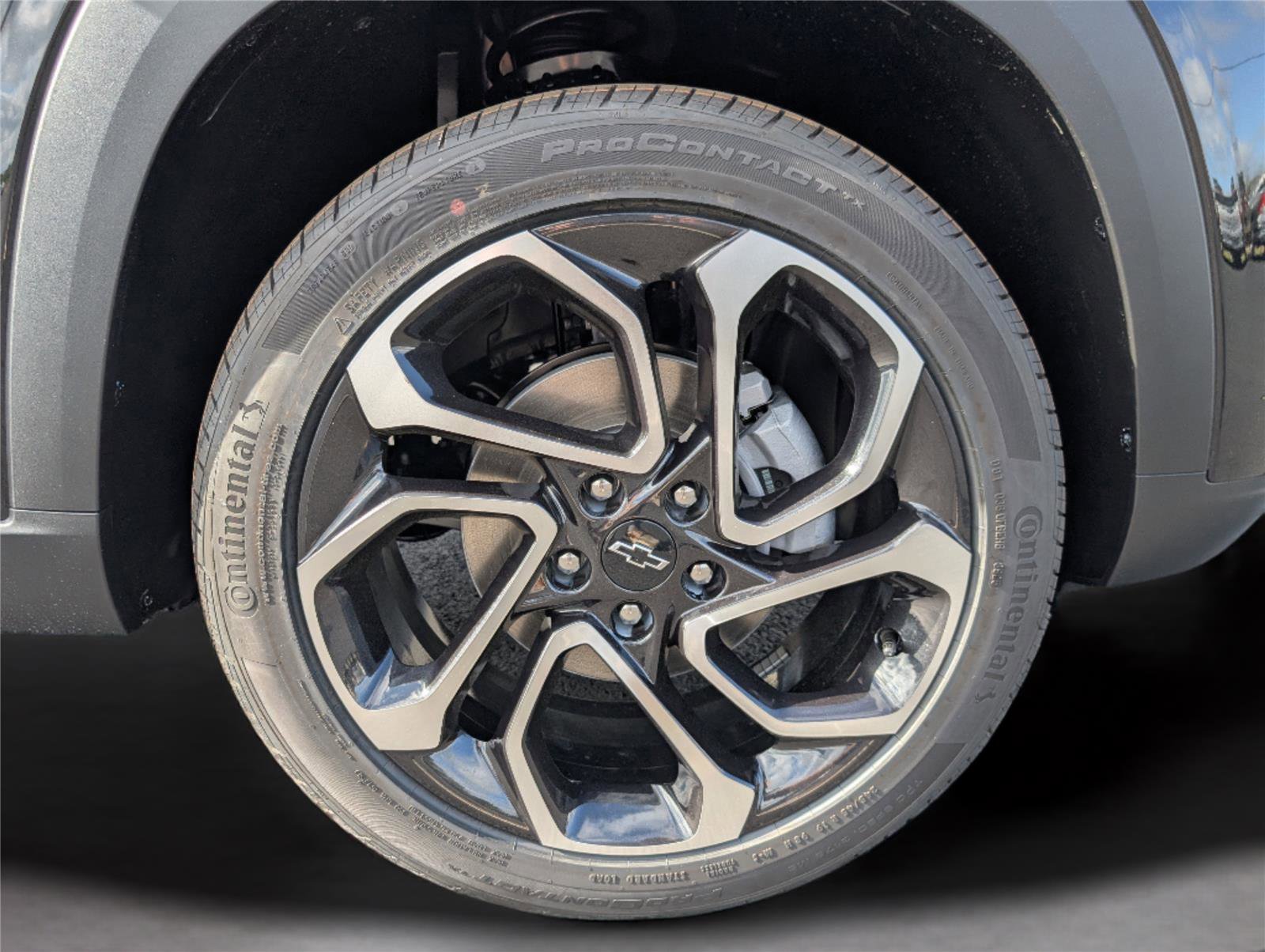 New 2026 Chevrolet Trax RS w/ Sunroof Package image 9