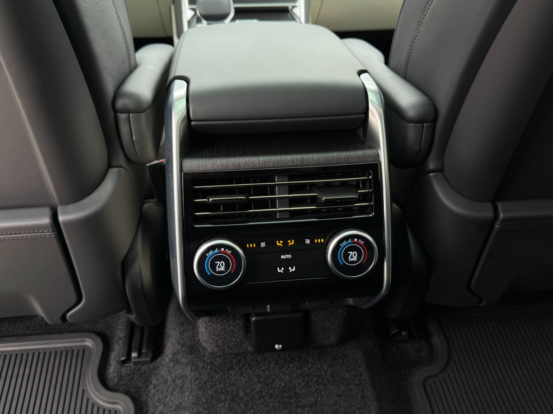 Used 2024 Land Rover Range Rover SE image 46