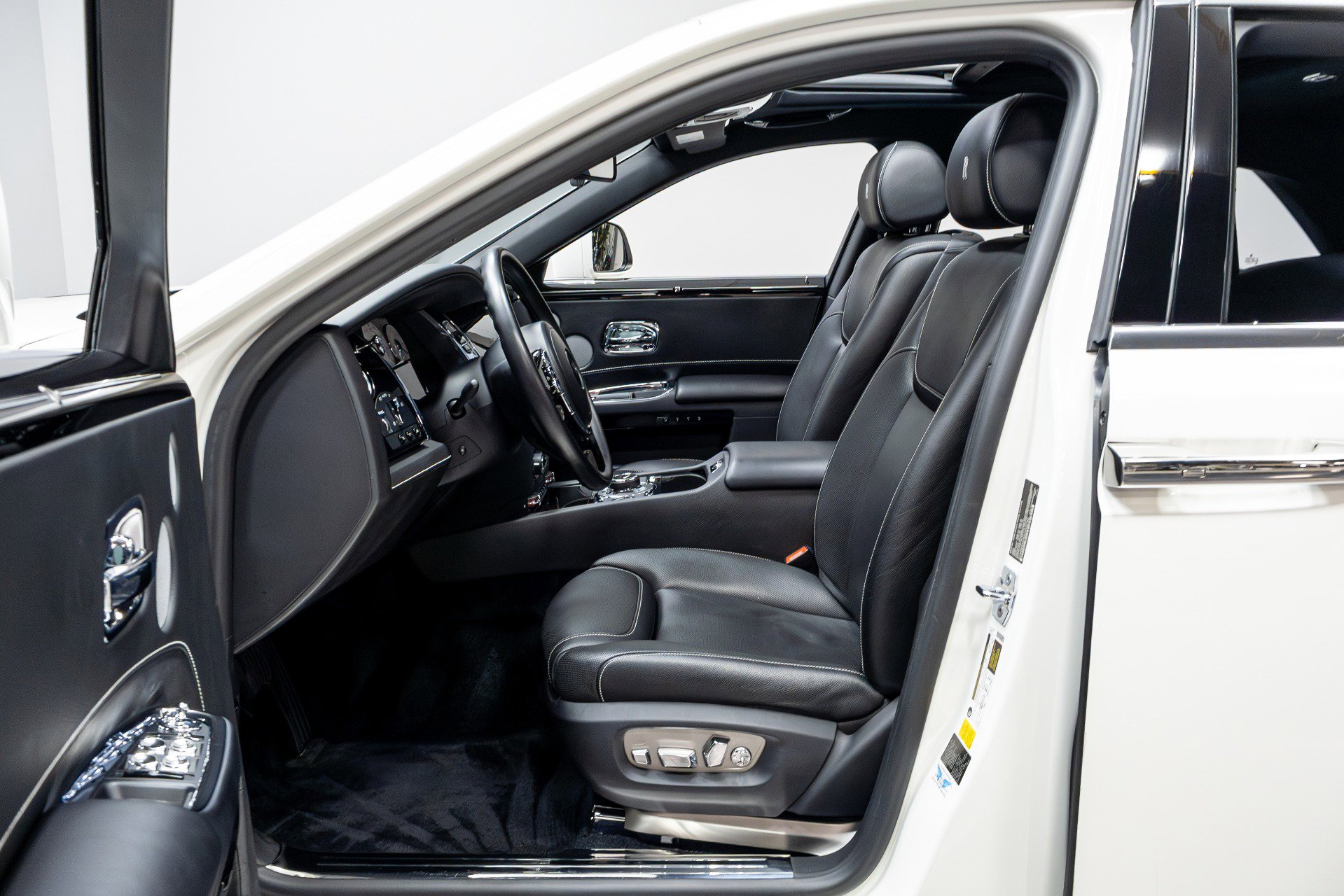 Used 2016 Rolls-Royce Ghost image 7