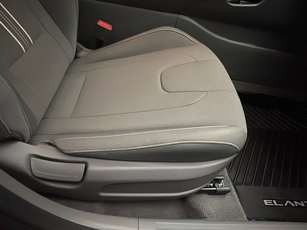 Used 2025 Hyundai Elantra SEL image 17