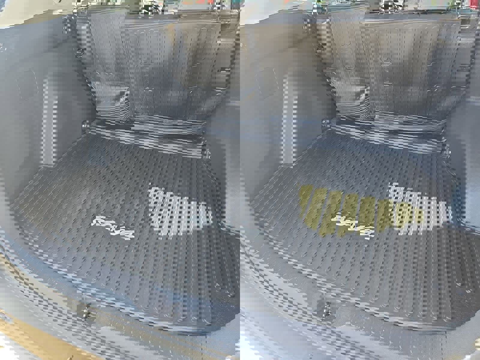 Used 2021 Toyota RAV4 XLE Premium image 34