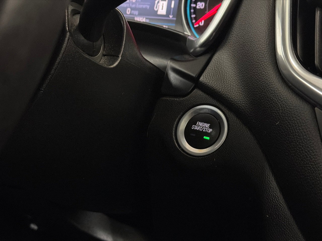 Used 2020 Chevrolet Equinox LT image 28