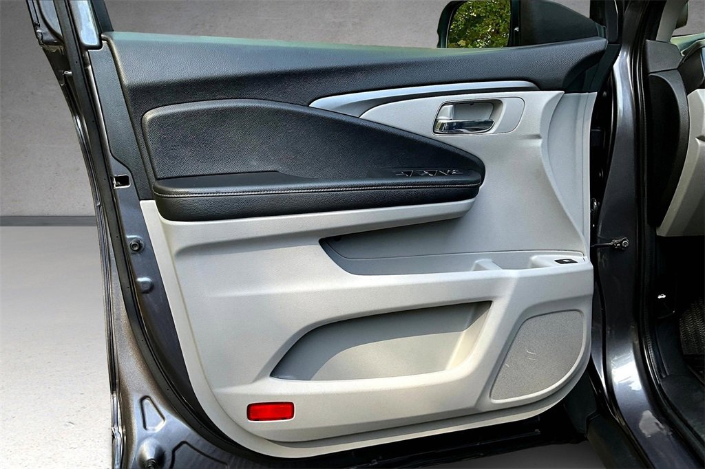 Used 2020 Honda Ridgeline RTL image 17