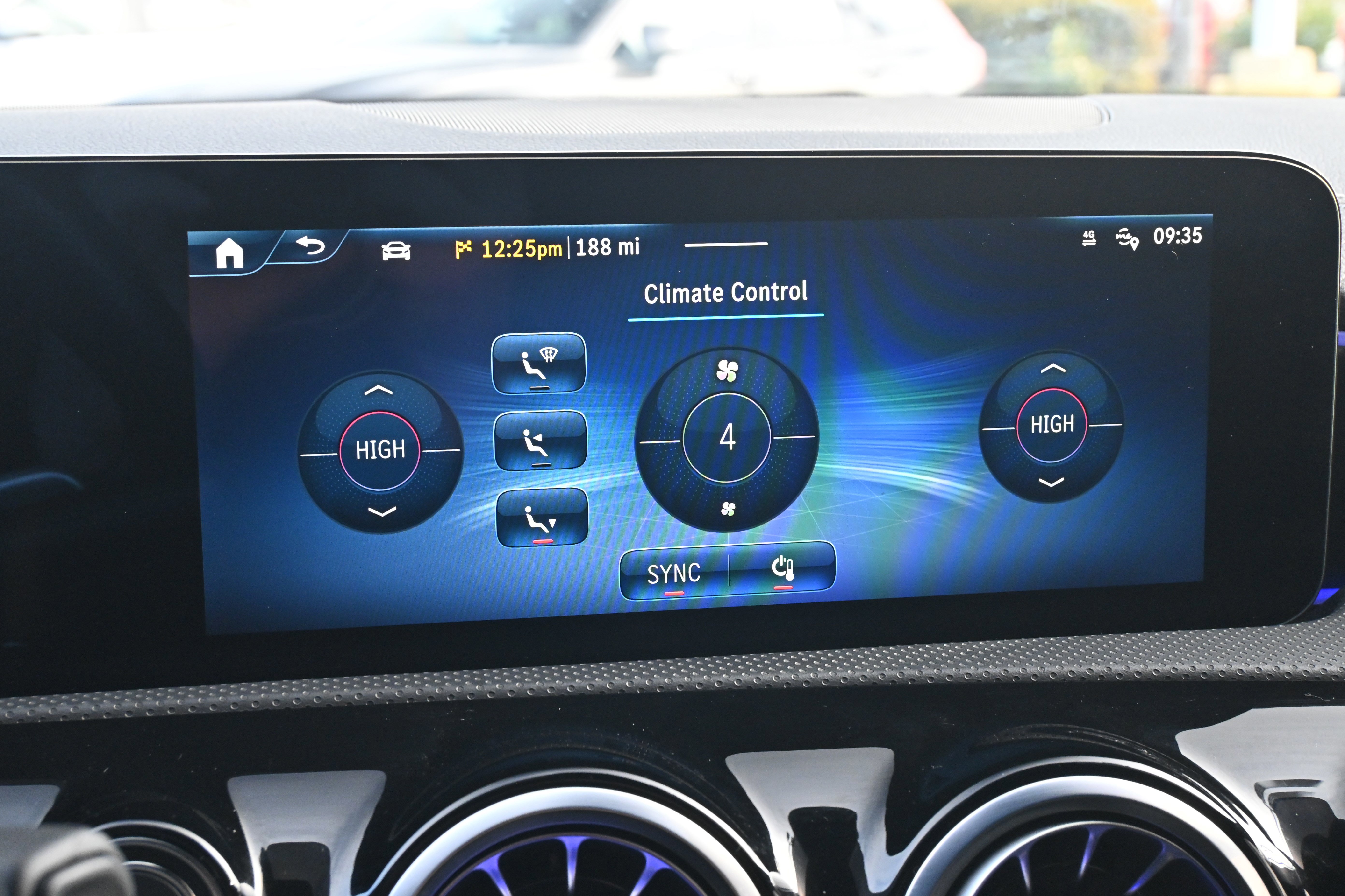 Used 2024 Mercedes-Benz CLA 35 AMG 4MATIC image 25