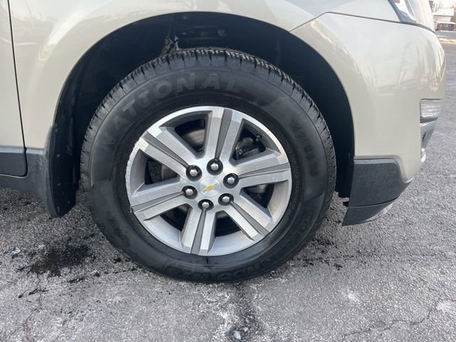 Used 2015 Chevrolet Traverse LT image 2