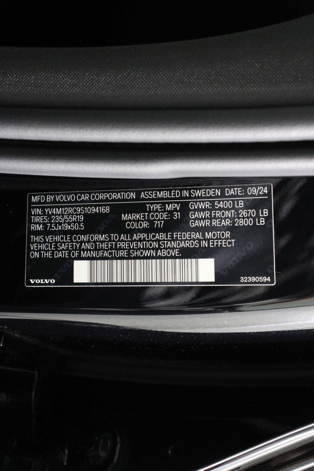 Certified 2025 Volvo XC60 B5 Plus AWD/4WD image 16