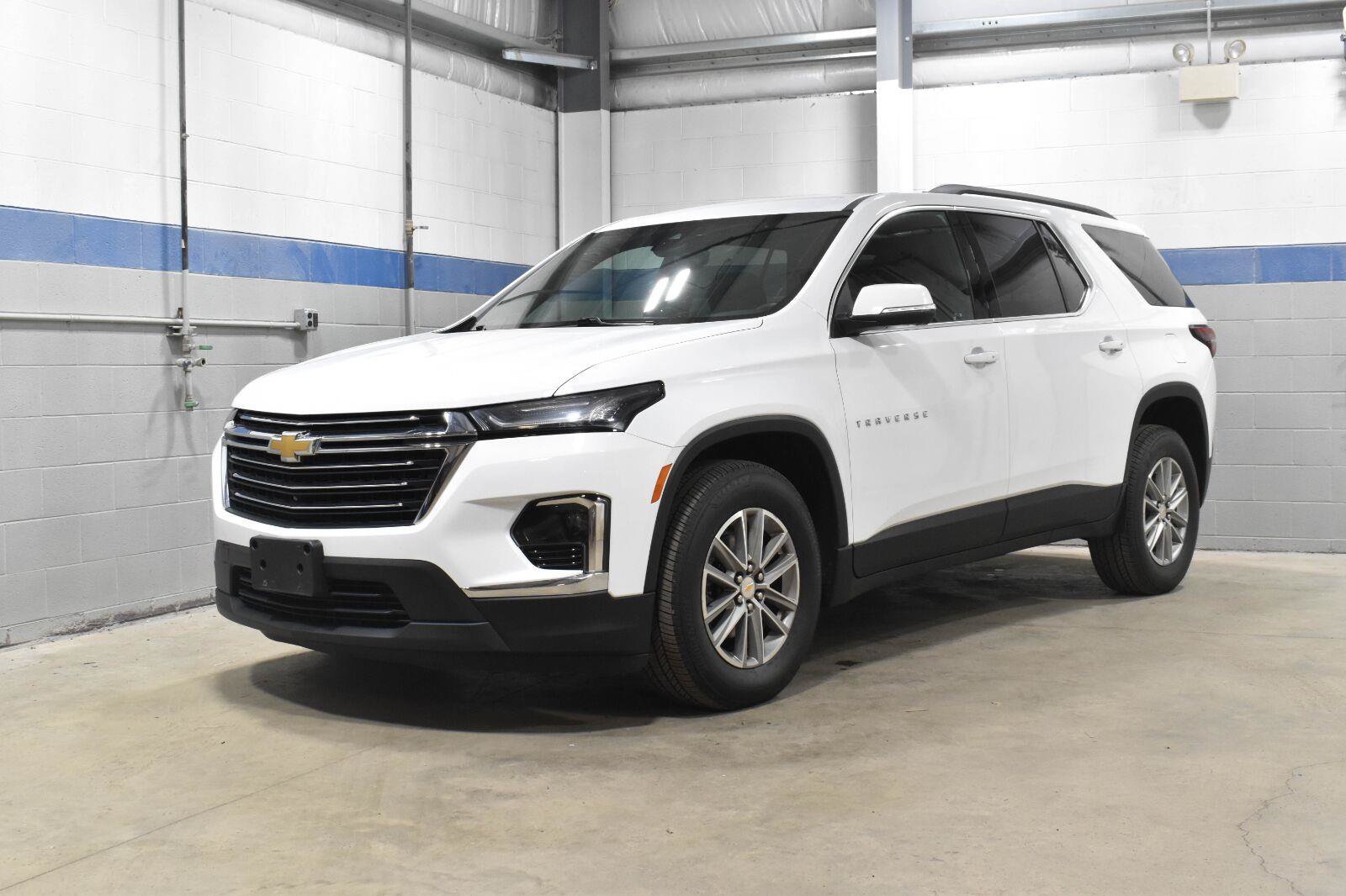 Used 2023 Chevrolet Traverse LT w/ Rear Camera Mirror Package AWD/4WD image 2