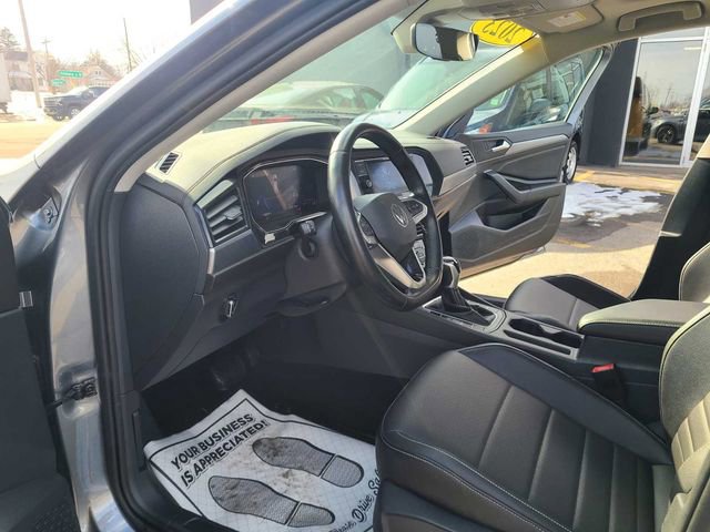 Used 2023 Volkswagen Jetta SE w/ Panoramic Sunroof Package image 13