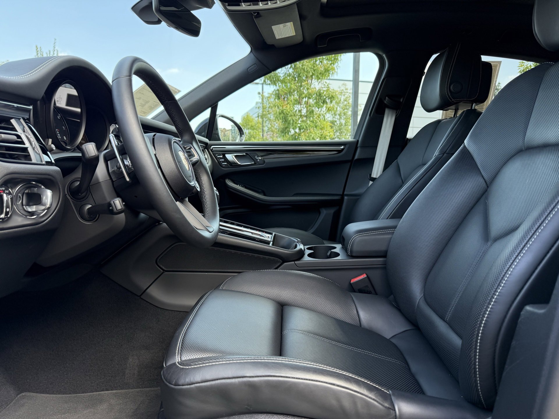 Used 2025 Porsche Macan image 13