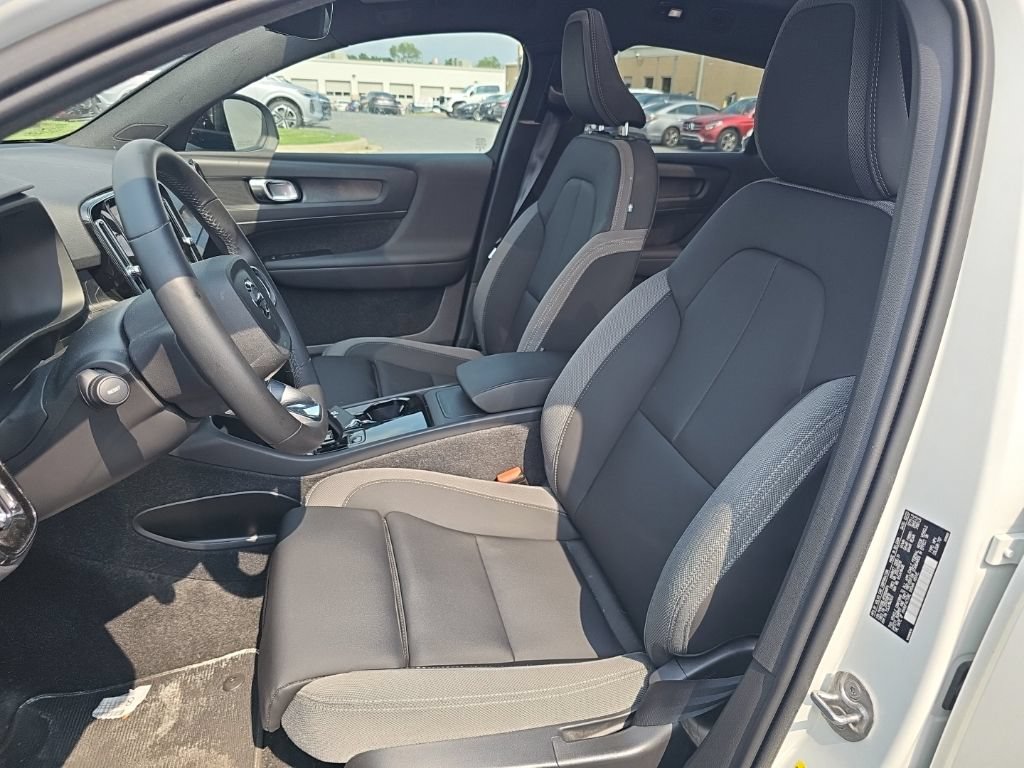 Used 2023 Volvo C40 P8 Recharge Plus w/ Climate Package AWD/4WD image 3