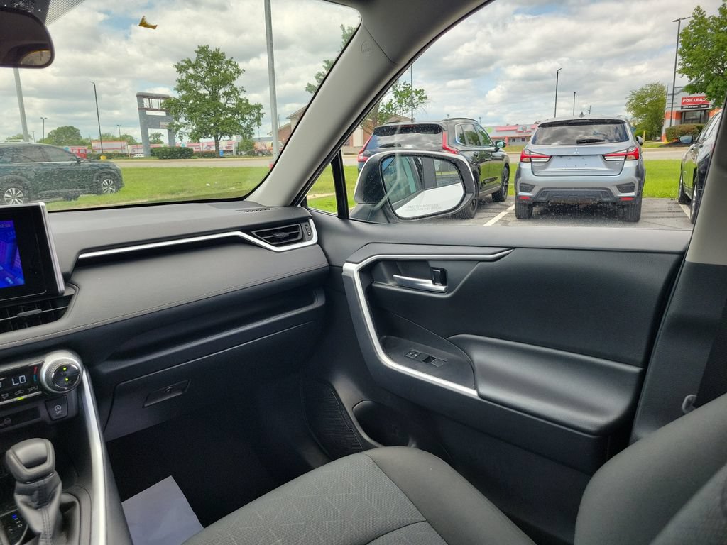 Used 2025 Toyota RAV4 XLE FWD image 7
