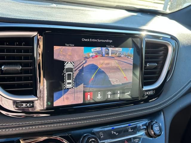 New 2026 Chrysler Pacifica Select image 18
