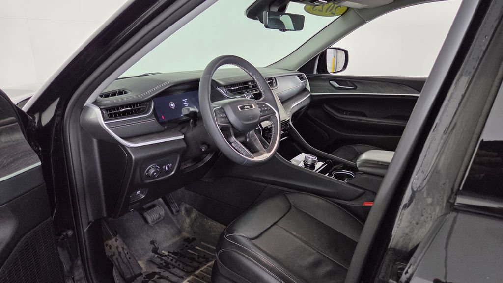 Used 2023 Jeep Grand Cherokee L Limited w/ Luxury Tech Group II AWD/4WD image 16