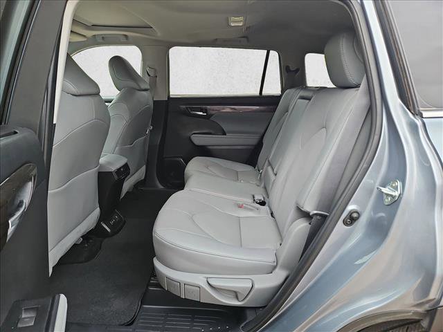 Used 2023 Toyota Highlander Limited FWD image 19