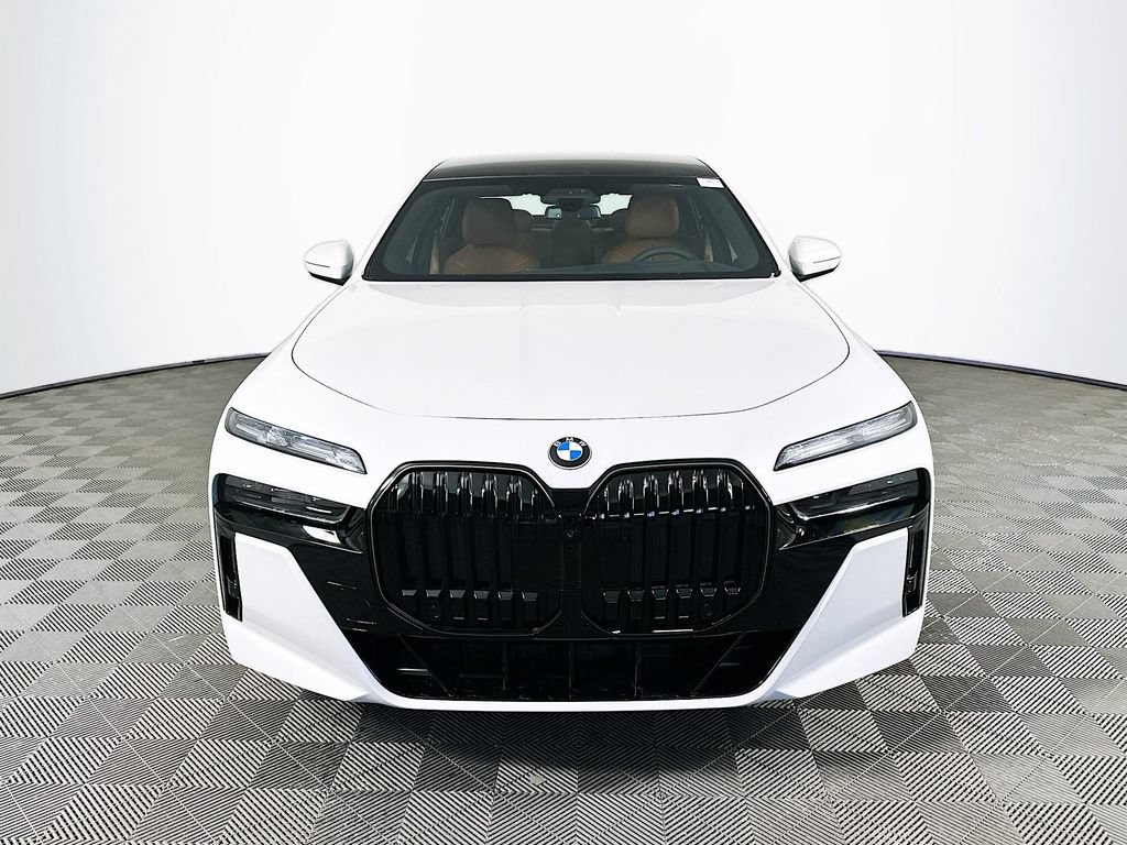Used 2026 BMW 760i xDrive w/ Executive Package AWD/4WD video 3