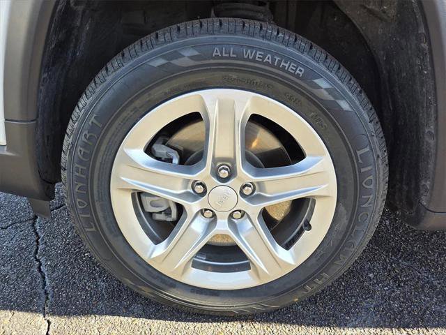 Certified 2024 Jeep Compass Latitude image 23