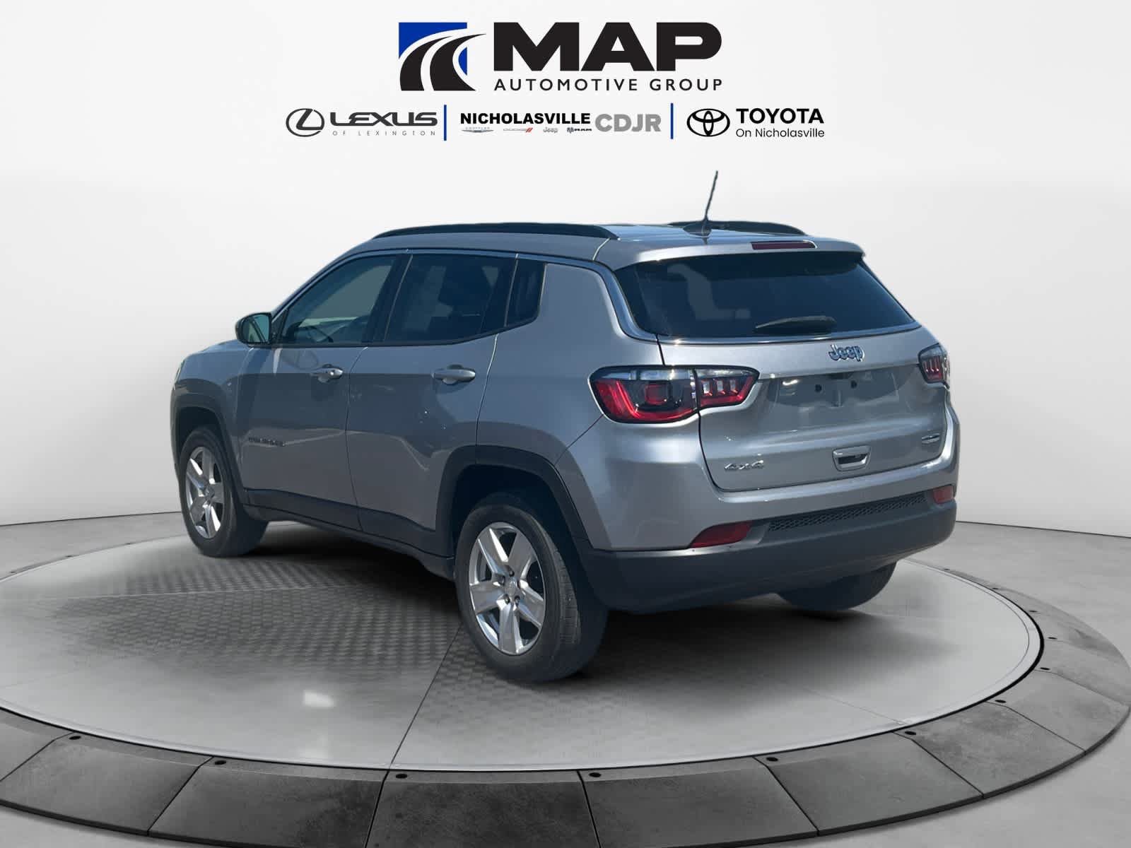 Used 2022 Jeep Compass Latitude w/ Convenience Group AWD/4WD image 3