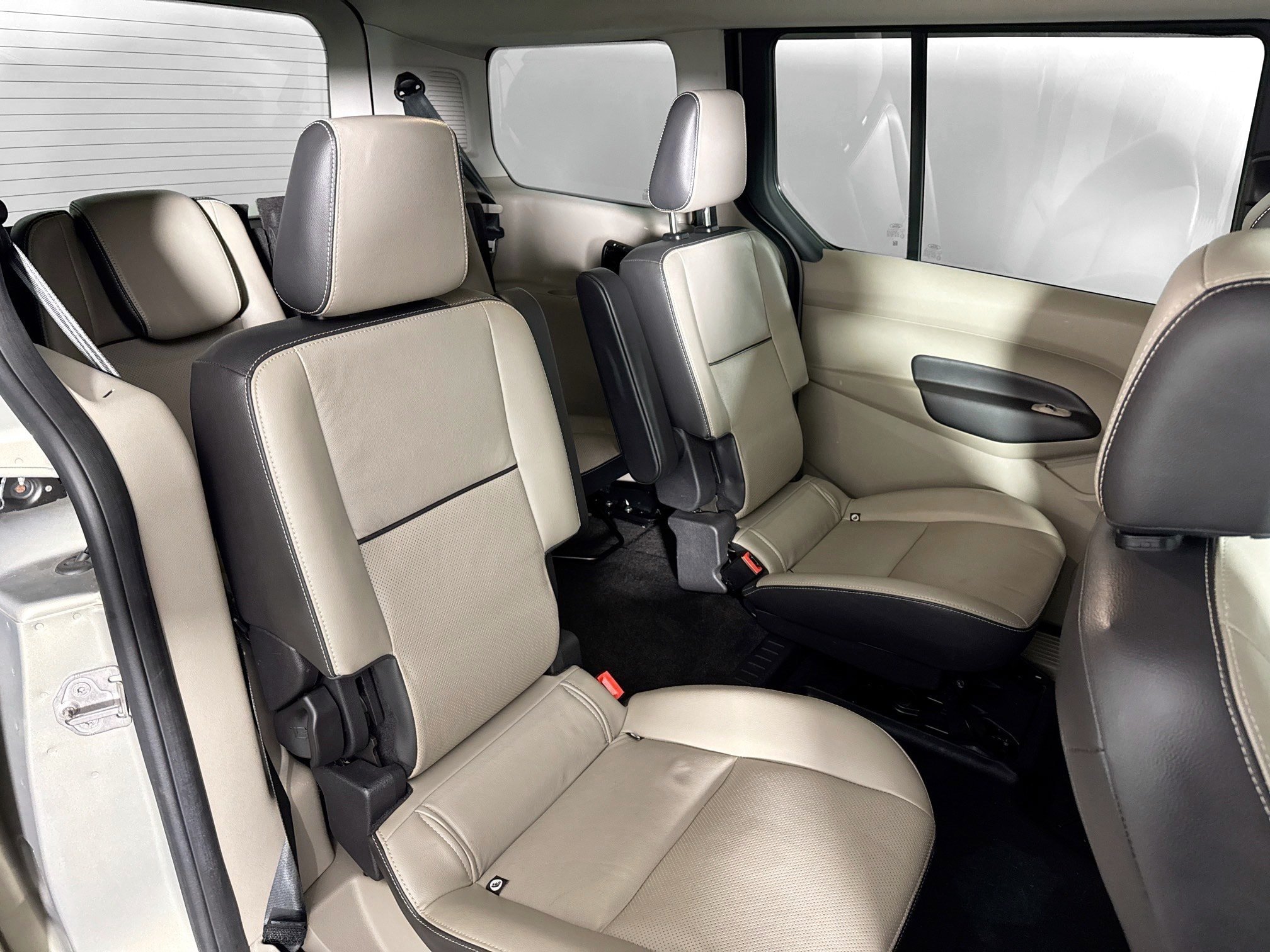 Used 2016 Ford Transit Connect Titanium FWD image 38