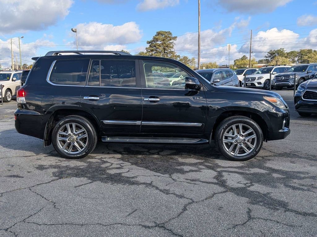 Used 2013 Lexus LX 570 4WD w/ Luxury Pkg image 4