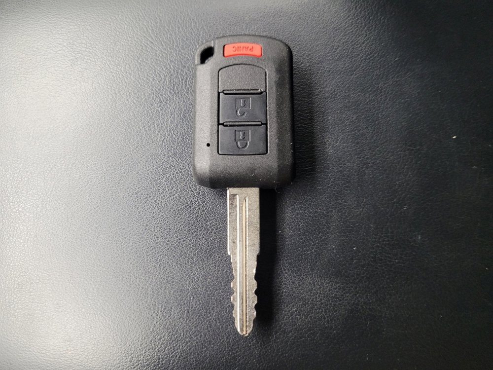Used 2020 Mitsubishi Outlander ES image 32
