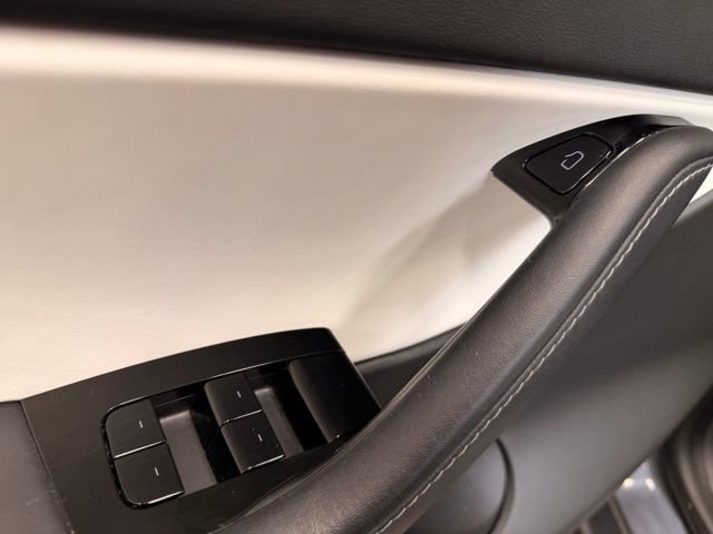 Used 2020 Tesla Model Y Long Range AWD/4WD image 19