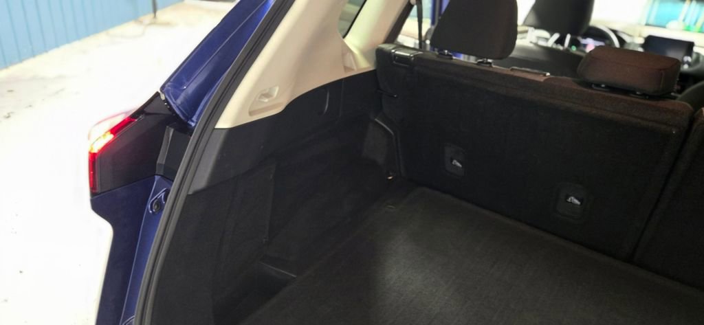 Used 2023 Nissan Rogue SV image 32