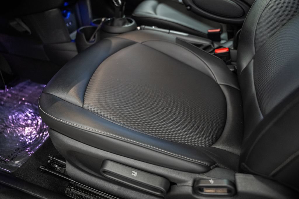Used 2020 MINI Cooper 2-Door Hardtop FWD image 30