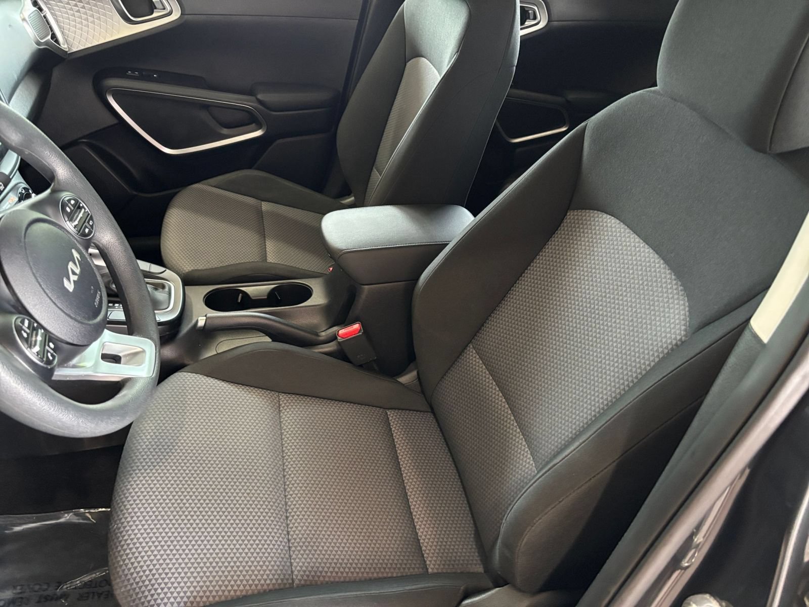Used 2025 Kia Soul LX w/ LX Technology Package FWD image 24
