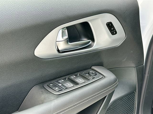 New 2026 Chrysler Pacifica Limited image 13