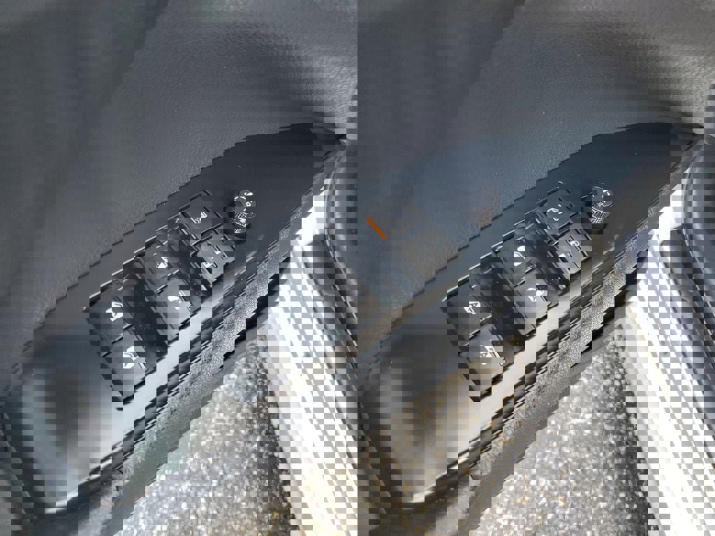 Used 2020 Toyota Camry SE image 9