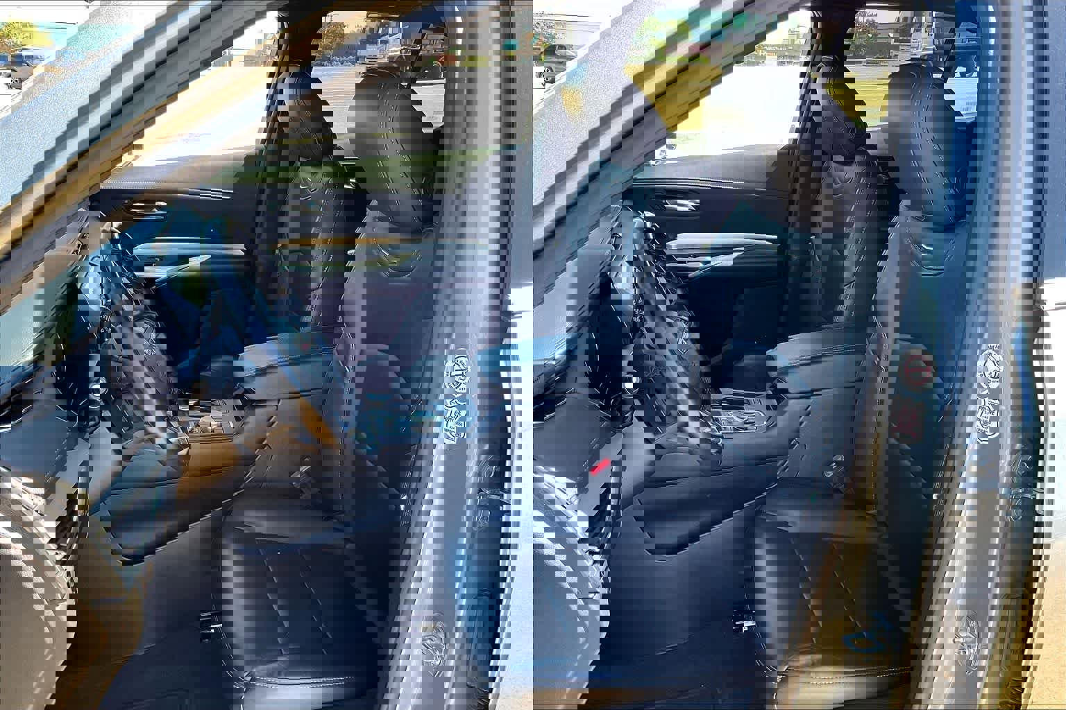 Used 2023 Cadillac XT4 Premium Luxury image 10