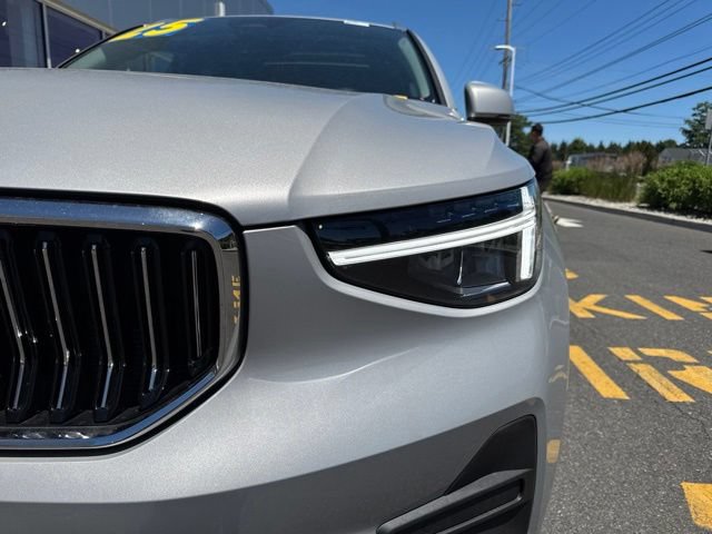 Certified 2025 Volvo XC40 B5 Core AWD/4WD image 8