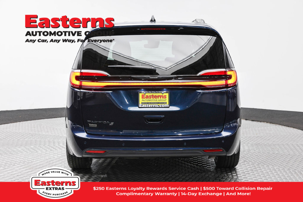 Used 2023 Chrysler Pacifica Touring-L w/ S Appearance Package FWD image 7